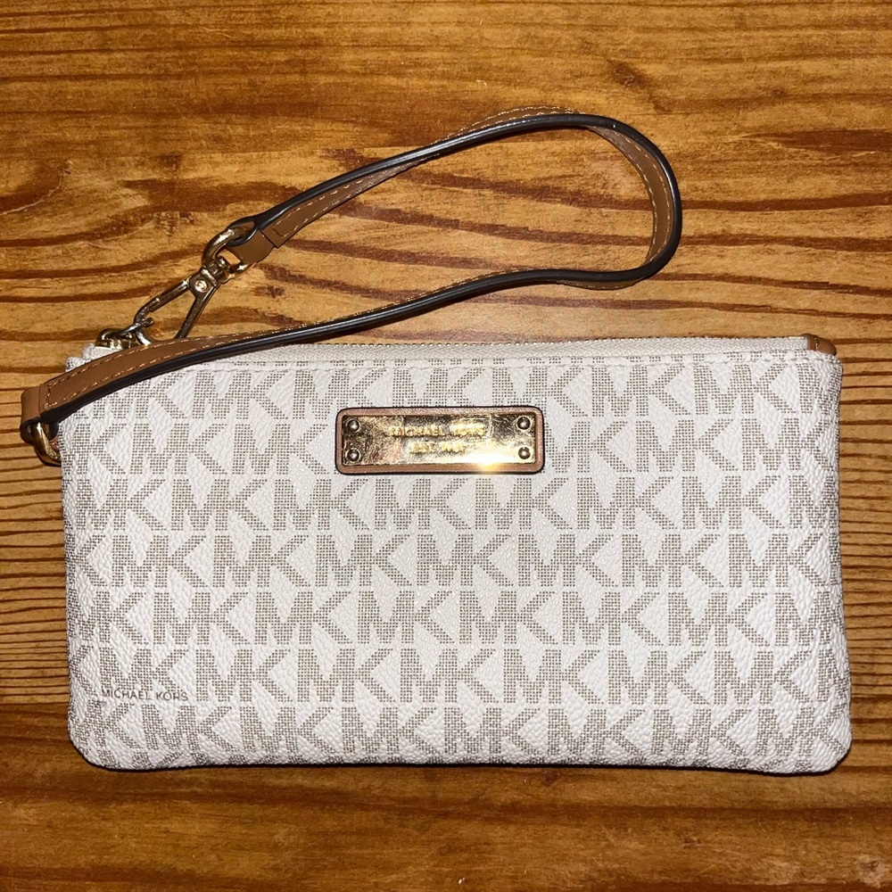 michael kors wristlet